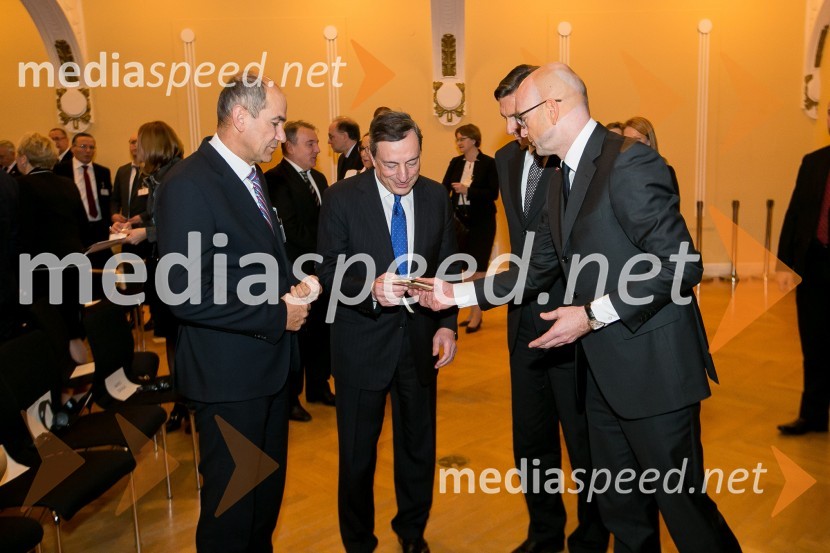 Janez Janša, predsednik SDS;  Mario Draghi, predsednik ECB;  Borut Pahor, predsednik Republike Slovenije;  Boštjan Jazbec, guverner Banke Slovenije10. obletnica uvedbe evra