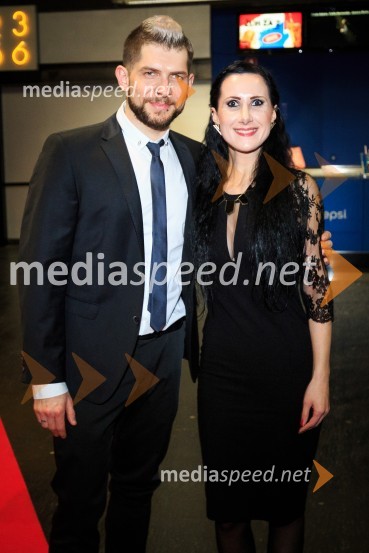  Klemen Bunderla, radijski voditelj, radio Aktual;  Anita Gošte, radijska voditeljica, Radio AktualPetdeset odtenkov teme, predpremiera filma