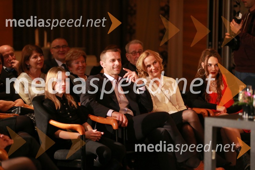  ... ;  Aleksander Čeferin, odvetnik in predsednik Nogometne zveze Slovenije (NZS) ;  Barbara Čeferin, fotografinja, lastnica in vodja galerije Galerija Fotografija;  Neža Čeferin»Prepoznava« in druge zgodbe, peta knjiga dr. Petra Čeferina
