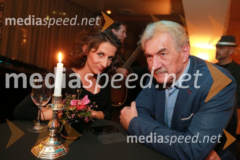  Betka Šuhel Mikolič, mentorica nastopanja v javnosti, radijska in televizijska voditeljica, podjetje BPR;  Slavko Bobovnik, novinar in TV voditelj»Prepoznava« in druge zgodbe, peta knjiga dr. Petra Čeferina