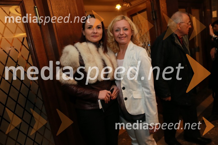  Polona Rifelj, direktorica Osrednje knjižnice Celje; mag. Tina Kosi, upravnica SLG CeljeRomeo in Julia, premiera predstave