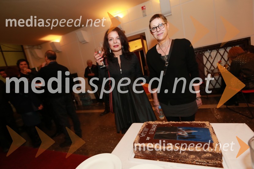  Jagoda Tovirac, igralka;  Jerneja Volfand, vodja programa SLG CeljeRomeo in Julia, premiera predstave