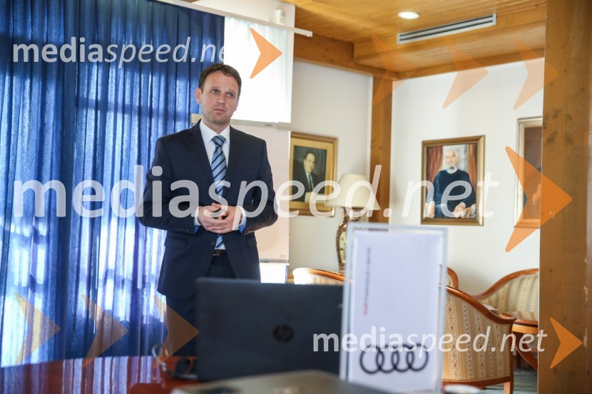  Franci Bolta, direktor znamke Audi pri podjetju Porsche Slovenija d.o.o.Novi Audi A5 coupé, slovenska predstavitev