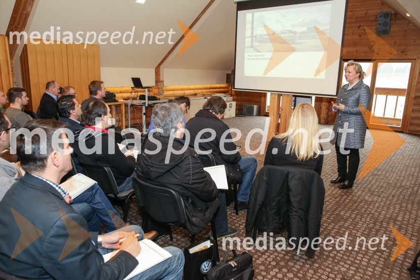  Sabrina Pečelin, vodja odnosov z javnostmi pri Porsche Slovenija d.o.o.Volkswagen Golf, predstavitev prenovljenega vozila