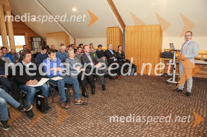 Volkswagen Golf, predstavitev prenovljenega vozila