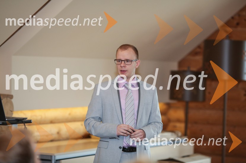 Volkswagen Golf, predstavitev prenovljenega vozila