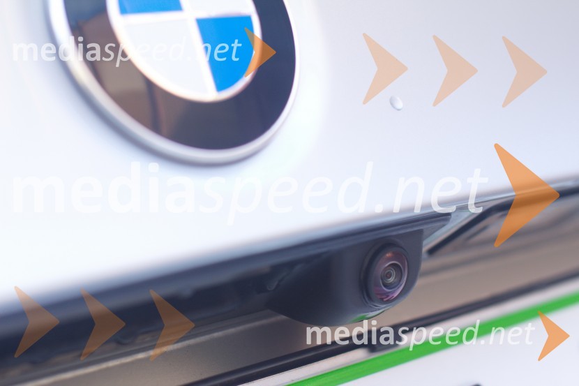 BMW 225xe Active Tourer, vzvratna kameraBMW 225xe Active Tourer, mediaspeed test