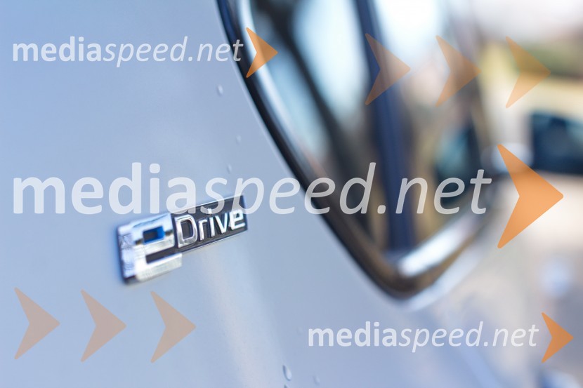 BMW 225xe Active Tourer, oznaka pogonskega sklopaBMW 225xe Active Tourer, mediaspeed test