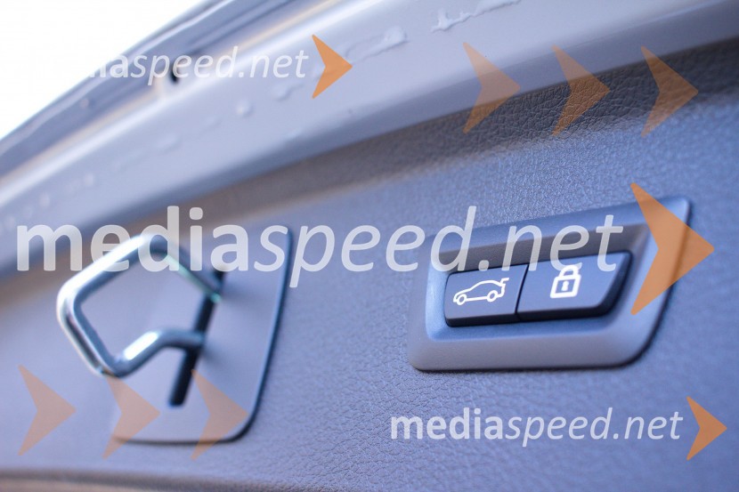 BMW 225xe Active Tourer, električno zapiranje prtljažnikaBMW 225xe Active Tourer, mediaspeed test