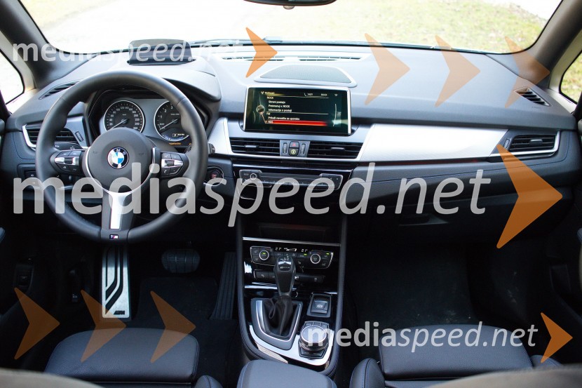 BMW 225xe Active Tourer, ergonomska notranjostBMW 225xe Active Tourer, mediaspeed test