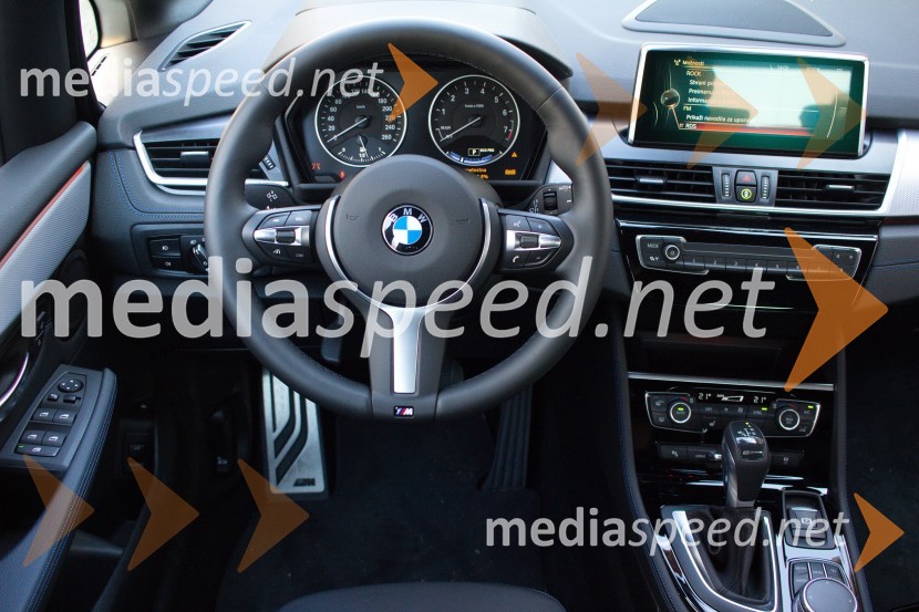 BMW 225xe Active Tourer, prijetno delovno okoljeBMW 225xe Active Tourer, mediaspeed test