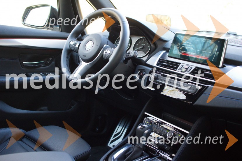 BMW 225xe Active Tourer, notranjostBMW 225xe Active Tourer, mediaspeed test