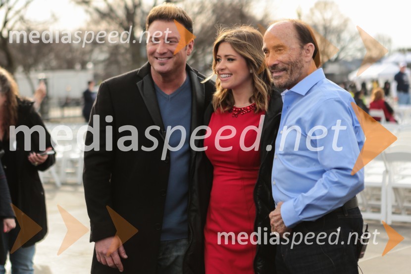  Tim Rushlow, glasbeni izvajalec;  ... ;  Lee Greenwood, glasbeni izvajalecPozdravna slovesnost MAGA (Make America Great Again)