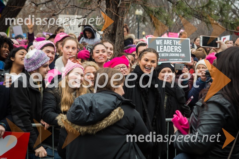  Chrissy  Teigen, manekenkaProtestni pohod žensk v Washington