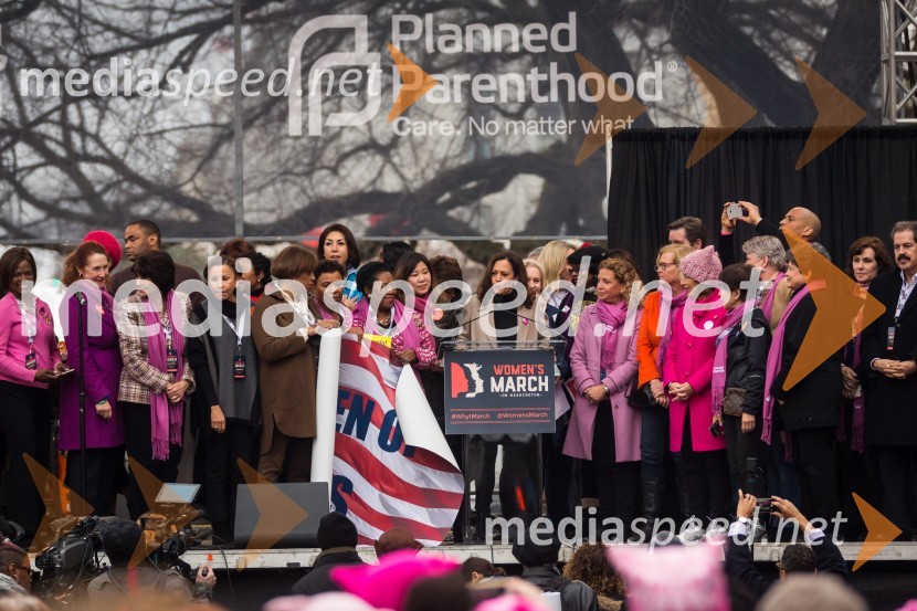 Kamala Harris, senatorka iz Kalifornije;  Debbie Wasserman Schultz, članica predstavniškega doma ZDAProtestni pohod žensk v Washington