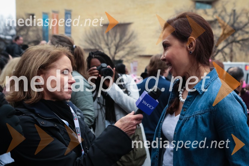  Katie Couric, novinarka;  Ashley Judd, igralkaProtestni pohod žensk v Washington