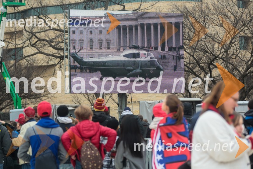 Odhajajoči nekdanji predsedniški par (Barack in Michelle Obama)Protestni pohod žensk v Washington
