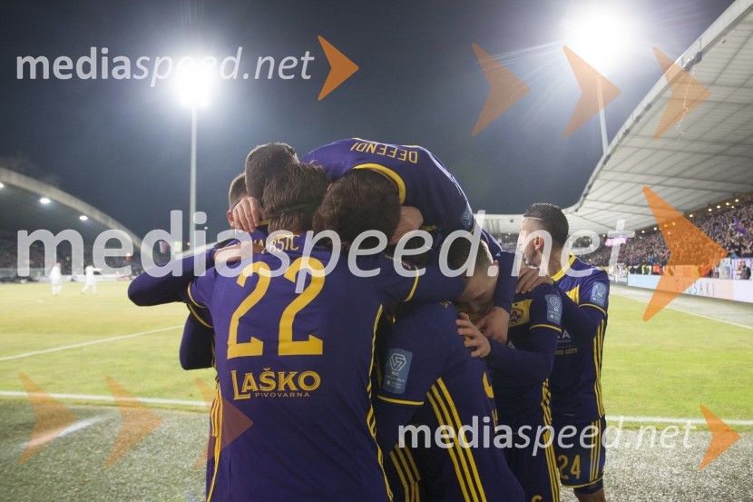 Nogometna tekma Maribor - Olimpija