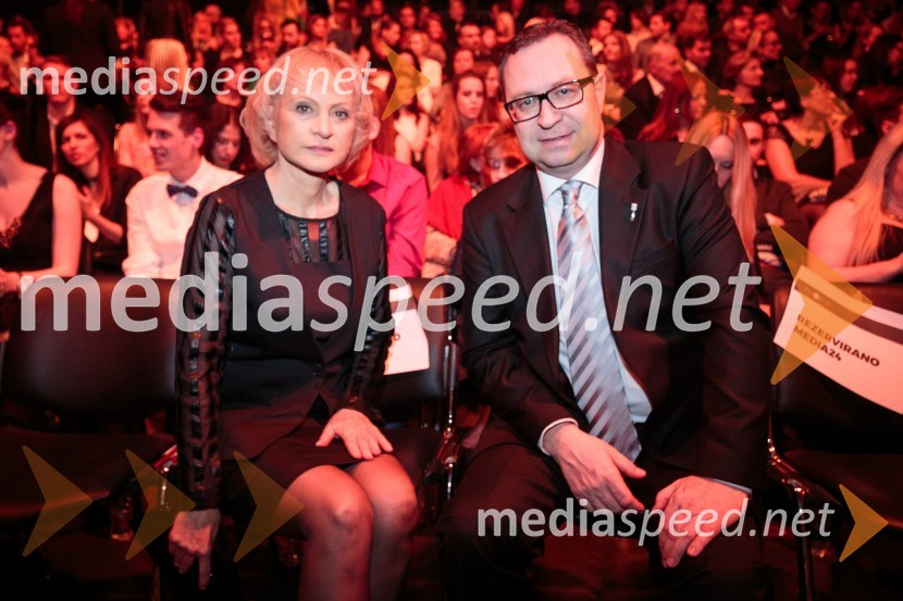 dr. Ljerka Bizilj, direktorica Televizije Slovenija; mag. Marko Fili, v. d. generalnega direktorja RTV SlovenijaŽarometi, prihod po rdeči preprogi
