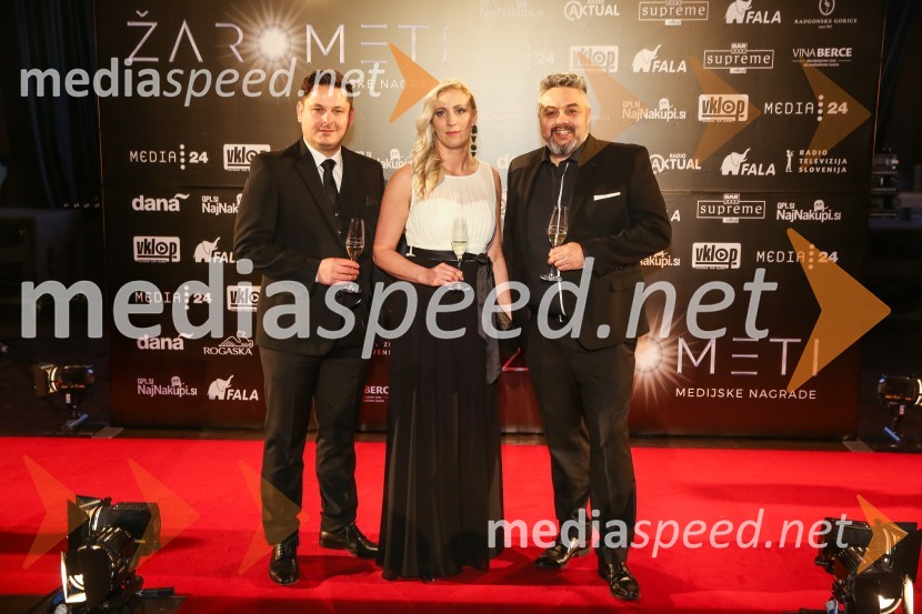  Luka Jezeršek, sodnik kuharskega šova Masterchef, Hiša kulinarike Jezeršek;  Alma  Rekić, Društvo kuharjev in slaščičarjev Slovenije ;  Karim Merdjadi, kuharski in slaščičarski mojster Žarometi, prihod po rdeči preprogi