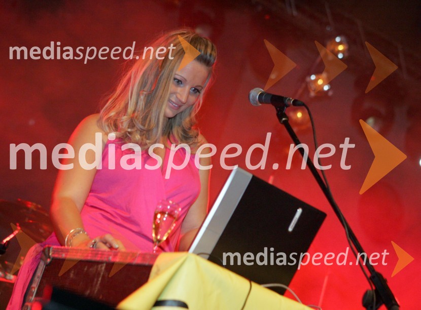 Nika, dekle raperja 6pack ČukurjaKoncert Gremo na prvi rok, UŠC Leona Štuklja