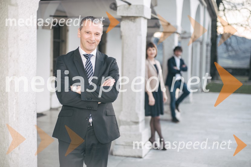  Goran Medić, predsednik BASS;  Urša Manček, BASS;  Tomaž Kavčič, kuharski mojster, Pri Lojzetu, Zemono, podpredsednik BASSPrvo srečanje novo ustanovljenega Slovensko-srbskega poslovnega društva BASS