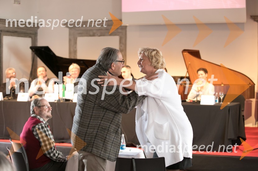  Klavdij Palčič, likovni umetnik; dr. Nelida Nemec, umetnostna kritičarka Festival Ljubljana, 32. Slovenski glasbeni dnevi, predstavitev programa