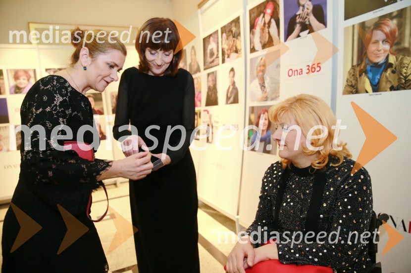  Dolores Podbevšek, direktorica marketinga Delo, d.d.;  Sabina Obolnar, odgovorna urednica One in Onaplus;  Veselka  Pevec, slovenska paraolimpijka in strelkaOna 365 je Ana Roš