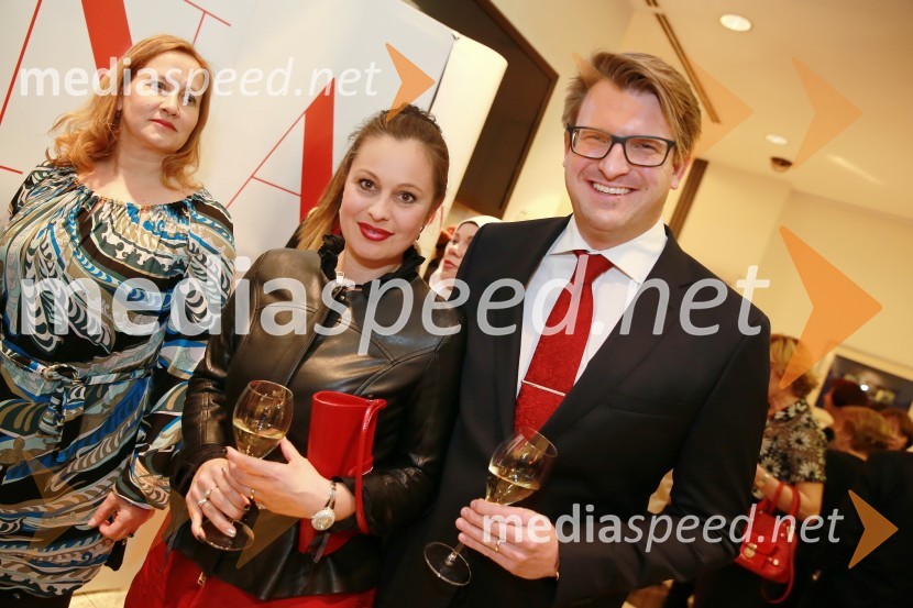 mag. Irma Gubanec, direktorica, Delo, d.o.o.;  Valentina Schmitzer;  Robert Schmitzer, direktor digitalnega razvoja in urednik portala slovenskenovice.si, Delo d.o.o.Ona 365 je Ana Roš