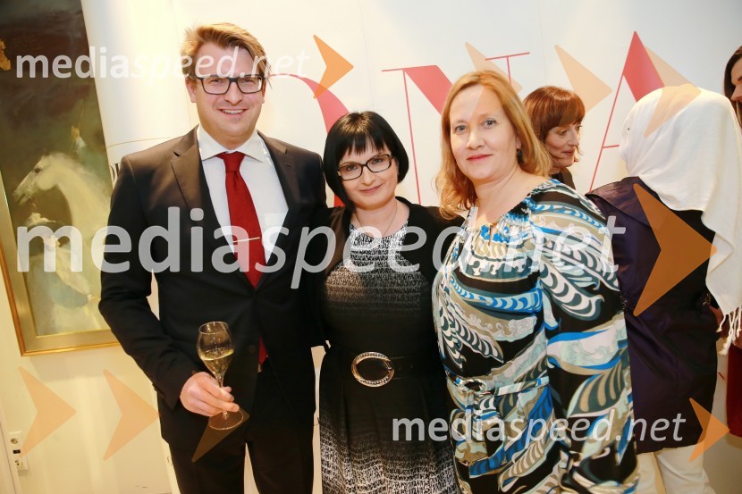  Robert Schmitzer, direktor digitalnega razvoja in urednik portala slovenskenovice.si, Delo d.o.o.;  Nataša  Luša, prokuristka, Delo d.o.o.; mag. Irma Gubanec, direktorica, Delo, d.o.o.Ona 365 je Ana Roš