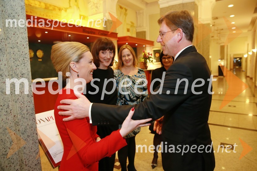  Mojca Stropnik, odvetnica; prof. dr. Miro Cerar, predsednik vlade Republike SlovenijeOna 365 je Ana Roš