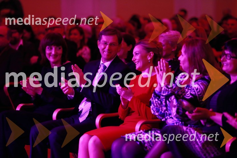  Sabina Obolnar, odgovorna urednica One in Onaplus; prof. dr. Miro Cerar, predsednik vlade Republike Slovenije;  Mojca Stropnik, odvetnica; mag. Irma Gubanec, direktorica, Delo, d.o.o.Ona 365 je Ana Roš