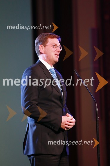 prof. dr. Miro Cerar, predsednik vlade Republike SlovenijeOna 365 je Ana Roš