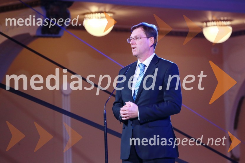 prof. dr. Miro Cerar, predsednik vlade Republike SlovenijeOna 365 je Ana Roš