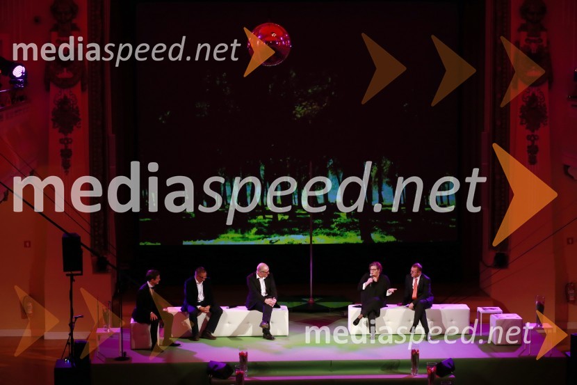  Boštjan Romih, televizijski voditelj; dr. Samo Rugelj, publicist, urednik, založnik;  Ali Žerdin, novinar in urednik;  Desa Muck, voditeljica, pisateljica, dobitnica nagrade Frana Milčinskega – Ježka 2016; Mag. Martin Lisec, mediator, trener mediatorjev, predavateljOna 365 je Ana Roš