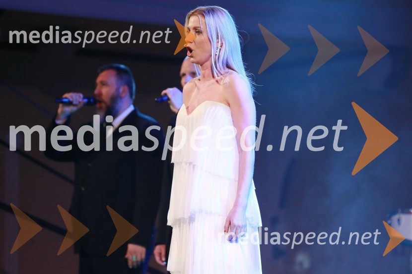  Martina Burger, sopranistkaOna 365 je Ana Roš