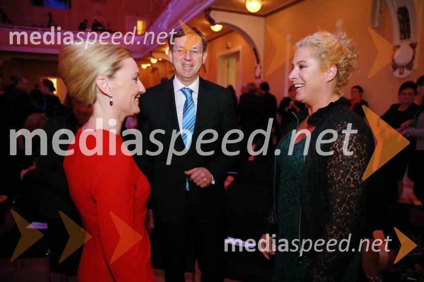  Mojca Stropnik, odvetnica; prof. dr. Miro Cerar, predsednik vlade Republike Slovenije;  Ana Roš Stojan, kuharska mojstrica in najboljša chefinja na svetu po izboru akademije The World's 50 Best RestaurantsOna 365 je Ana Roš