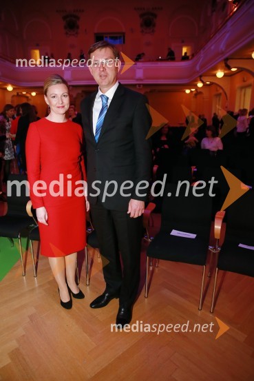  Mojca Stropnik, odvetnica; prof. dr. Miro Cerar, predsednik vlade Republike SlovenijeOna 365 je Ana Roš