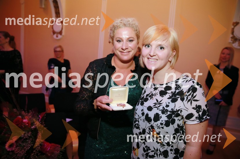  Ana Roš Stojan, kuharska mojstrica in najboljša chefinja na svetu po izboru akademije The World's 50 Best Restaurants;  Tjaša Malalan, oblikovalka nakita, Draguljarna MalalanOna 365 je Ana Roš