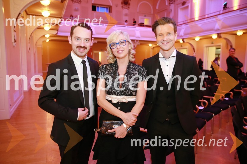  Jože Robežnik, igralec;  Darija Strah,  dr. med., specialistka ginekologije in porodništva;  Boštjan Romih, televizijski voditeljOna 365 je Ana Roš