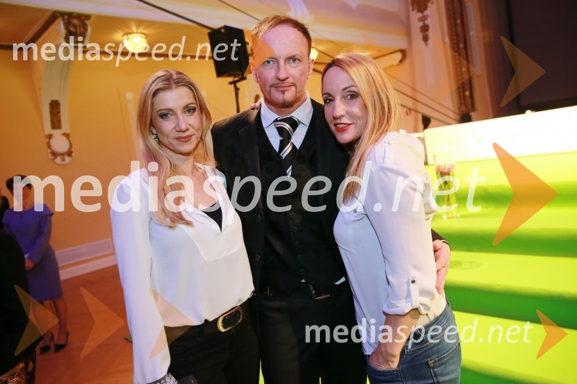  Martina Burger, sopranistka;  Rudolf Gas, glasbenik;  Eva  Hren, pevkaOna 365 je Ana Roš