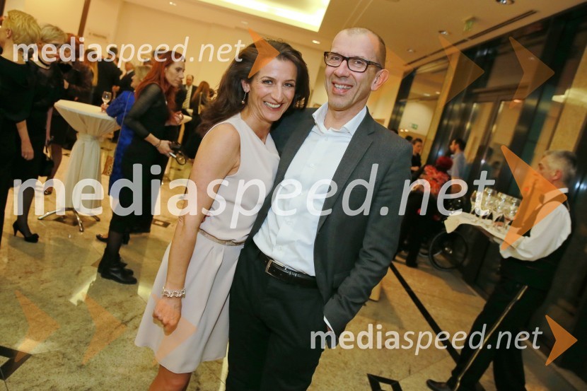  Betka Šuhel Mikolič, mentorica nastopanja v javnosti, radijska in televizijska voditeljica, podjetje BPR;  ... Ona 365 je Ana Roš