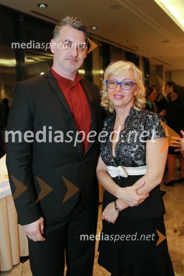  Milan Krajnc, fundacija Sirius;  Darija Strah,  dr. med., specialistka ginekologije in porodništvaOna 365 je Ana Roš