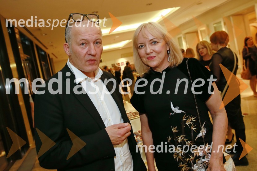  Ali Žerdin, novinar in urednik;  ... Ona 365 je Ana Roš