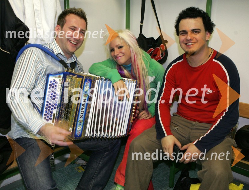 Robert Goter, svetovni prvak v igranju na frajtonarico, Alya, pevka (Alja Omladič) in njen kitarist Tadej LahKoncert Gremo na prvi rok, UŠC Leona Štuklja