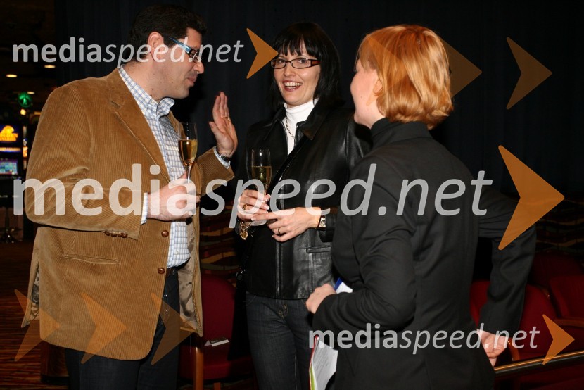 Andrej Sluga, direktor marketinga Hit d.d. s soprogo Majo Kovačič in Marjana Remiaš, Hit d.d.Ski Legends Hit Challenge 2008 - Tekmovanje smučarskih legend z Juretom Koširjem, žrebanje ekip