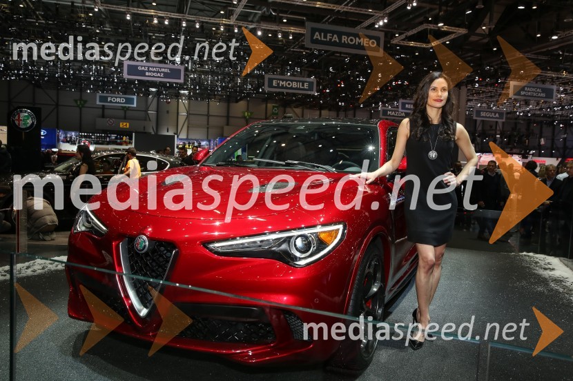 Hostese na 87. Mednarodnem sejmu v Ženevi