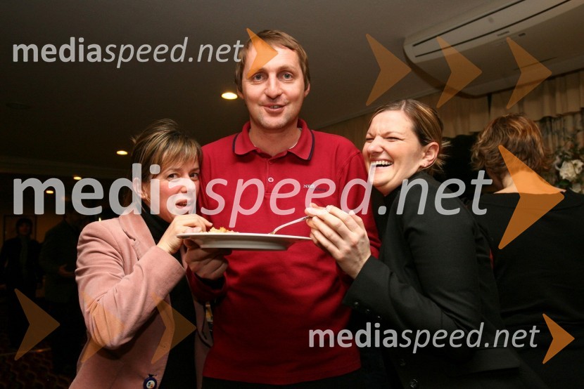 Katja Kogej, korporativno komuniciranje Hit d.d., Rok Tamše, športni novinar in Lavra Peršolja, korporativno komuniciranje Hit d.d.Ski Legends Hit Challenge 2008 - Tekmovanje smučarskih legend z Juretom Koširjem, žrebanje ekip