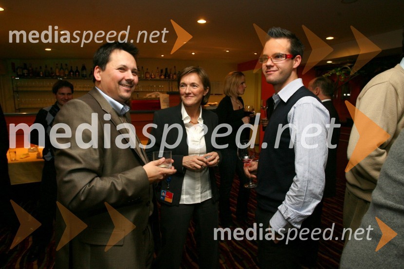 Aleš Topolšek, direktor Hit Alpinea, Marija Zupančič Falak, vodja hotela v igralniško-zabaviščnem centru Korona in Gregor Žigon, svetovalec za gostinstvo v Hit AlpineaSki Legends Hit Challenge 2008 - Tekmovanje smučarskih legend z Juretom Koširjem, žrebanje ekip