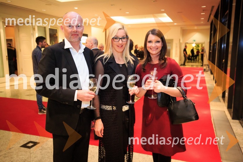  Rok Cuderman, vodja marketinga Petrol d.d.;  Katja Cuderman;  Nataša ZavecDejan Zavec Boxing Gala